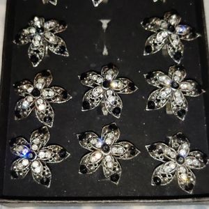 Adjustable rhinestone flower ring. free If added to other item from closet